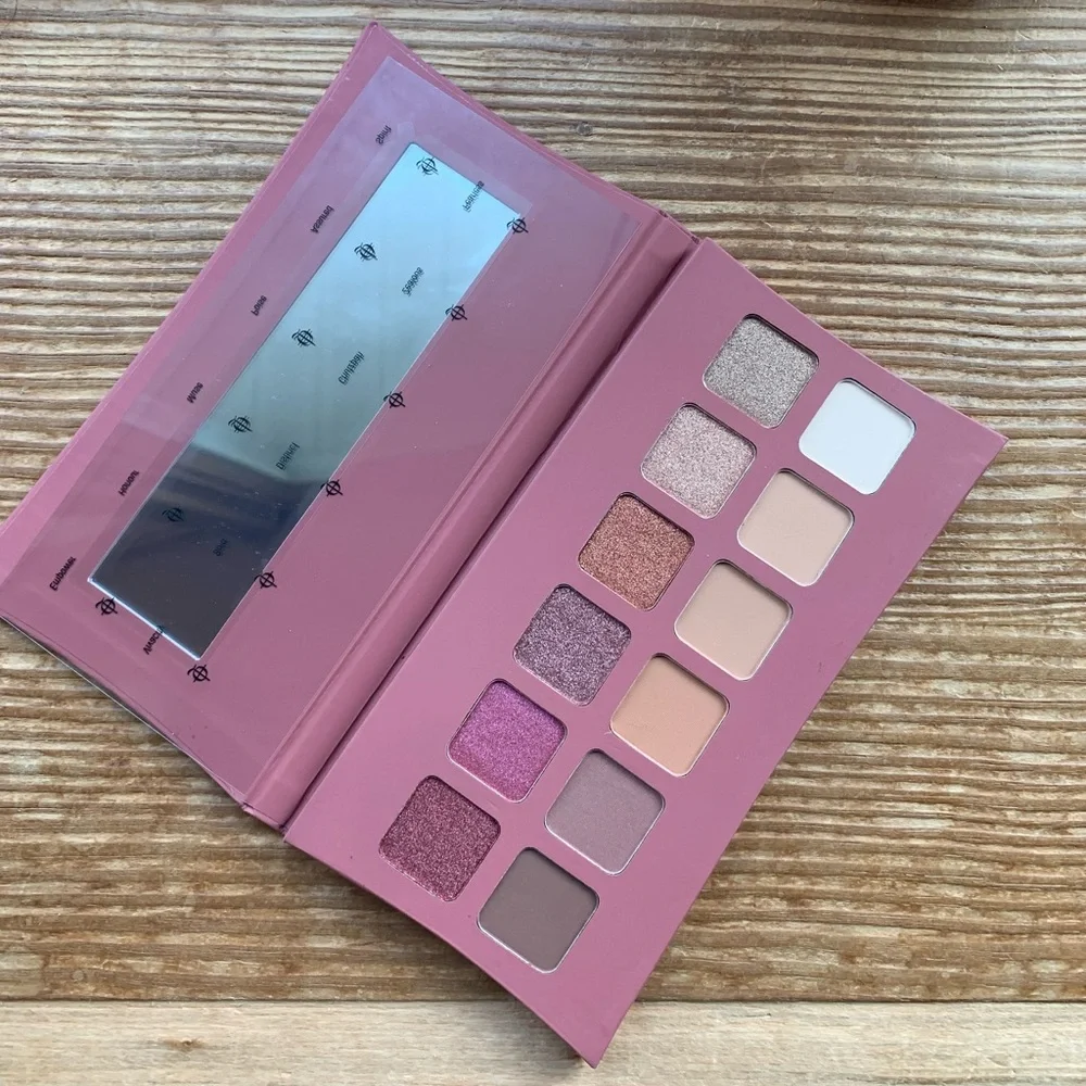 💰3/$30💰🎉HP🎉 New Illamasqu Unveiled Artistry Eyeshadow Palette